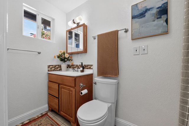 1607 Sierra Gardens Dr, Roseville, CA 95661