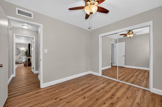 1607 Sierra Gardens Dr, Roseville, CA 95661