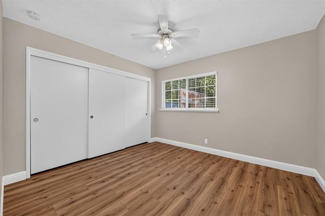 1607 Sierra Gardens Dr, Roseville, CA 95661