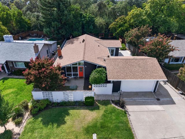 1607 Sierra Gardens Dr, Roseville, CA 95661