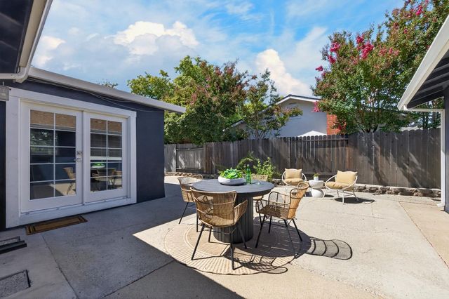 1607 Sierra Gardens Dr, Roseville, CA 95661
