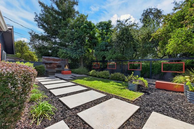 1607 Sierra Gardens Dr, Roseville, CA 95661