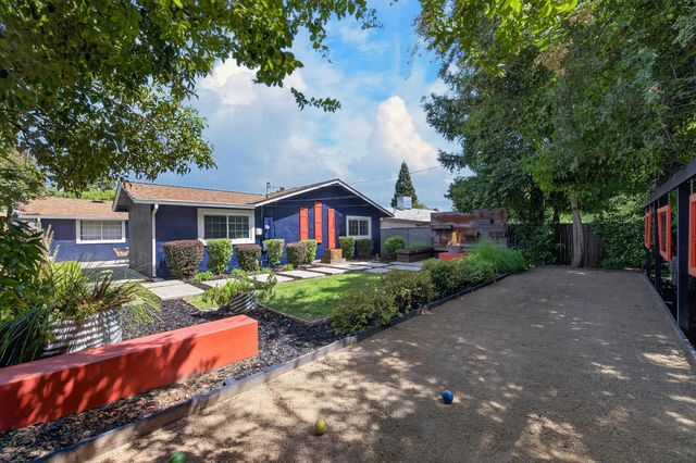 1607 Sierra Gardens Dr, Roseville, CA 95661