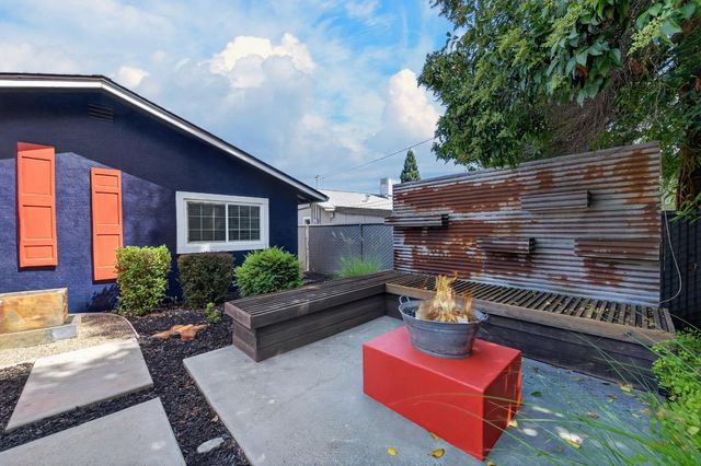 1607 Sierra Gardens Dr, Roseville, CA 95661