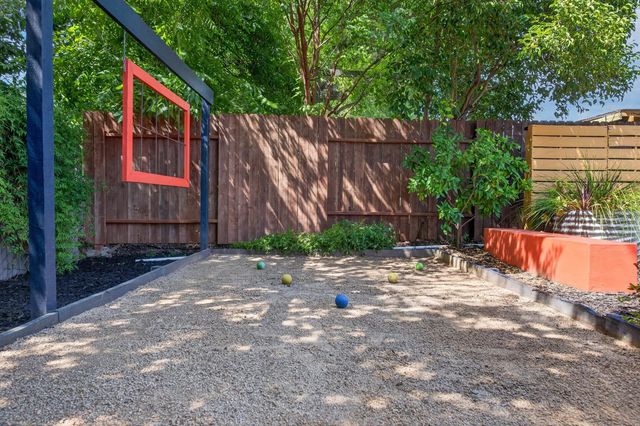 1607 Sierra Gardens Dr, Roseville, CA 95661