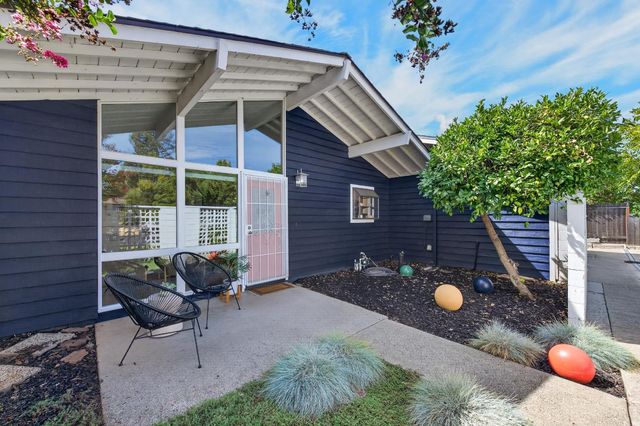 1607 Sierra Gardens Dr, Roseville, CA 95661