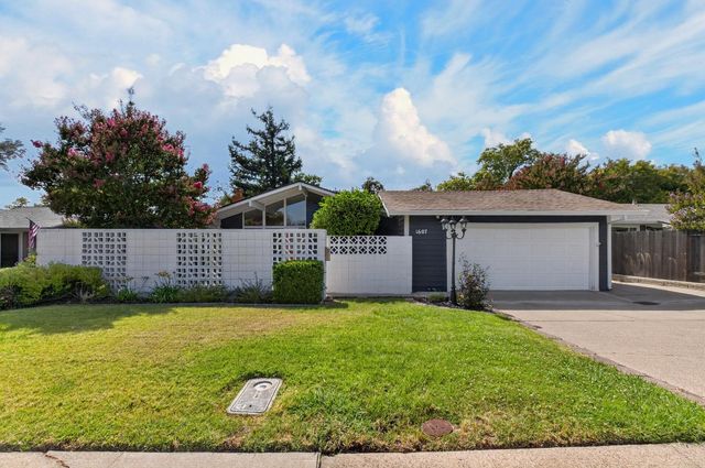 1607 Sierra Gardens Dr, Roseville, CA 95661