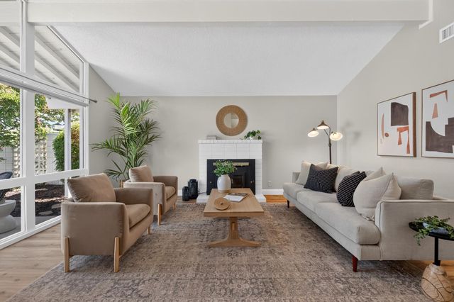 1607 Sierra Gardens Dr, Roseville, CA 95661