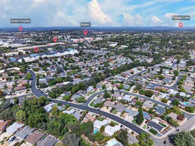 1607 Sierra Gardens Dr, Roseville, CA 95661