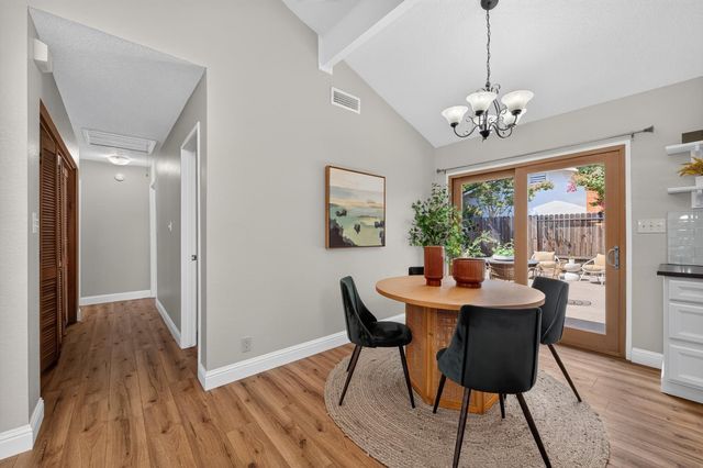 1607 Sierra Gardens Dr, Roseville, CA 95661