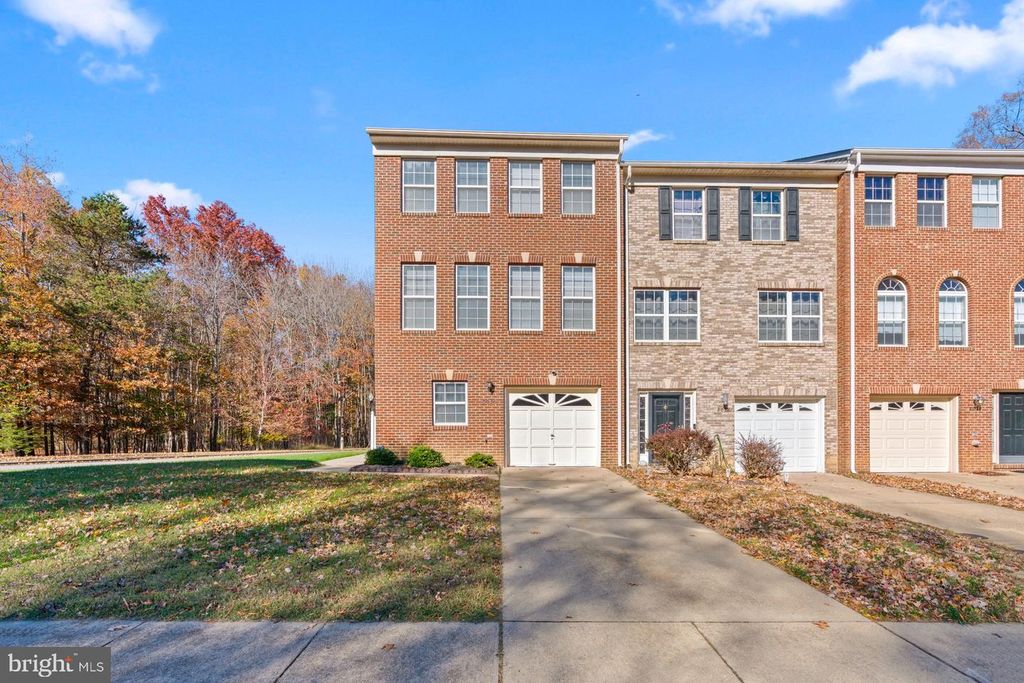 8030 BLOOMSBURY PL, White Plains, MD 20695