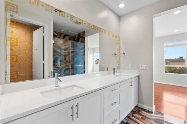 13225 Victory Blvd, Van Nuys, CA 91401