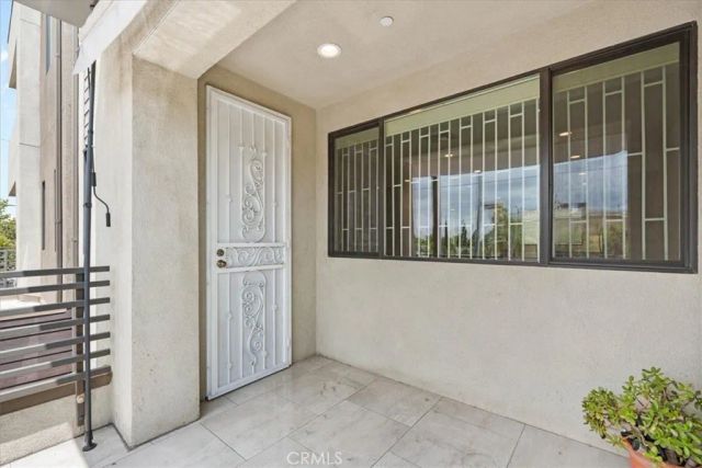 13225 Victory Blvd, Van Nuys, CA 91401