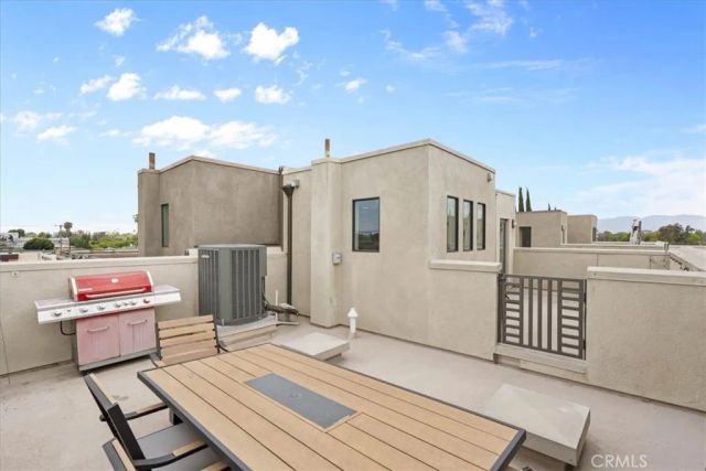 13225 Victory Blvd, Van Nuys, CA 91401