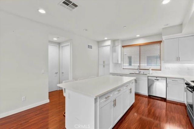 13225 Victory Blvd, Van Nuys, CA 91401