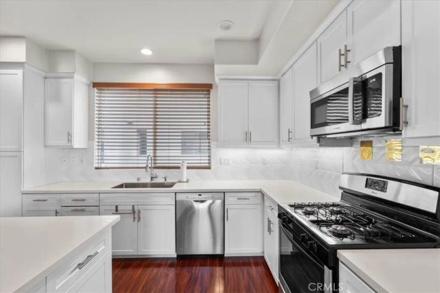 13225 Victory Blvd, Van Nuys, CA 91401