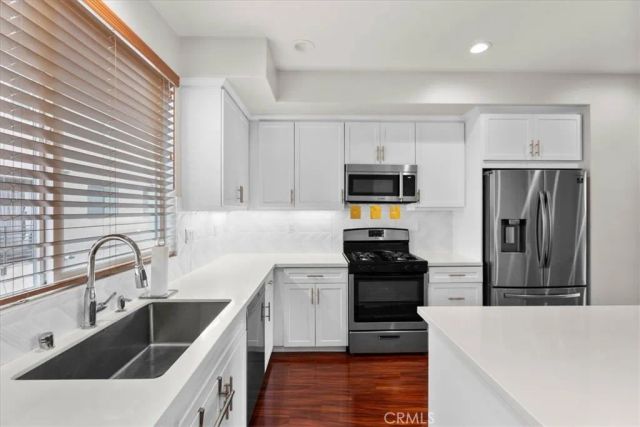 13225 Victory Blvd, Van Nuys, CA 91401
