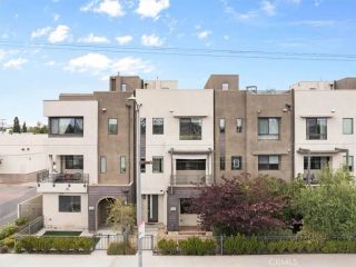 13225 Victory Blvd, Van Nuys, CA 91401