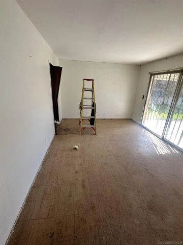 128 Old Oak Dr, San Diego, CA 92114