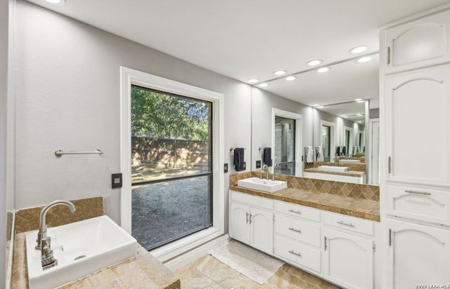 8267 PIMLICO LN, Boerne, TX 78015