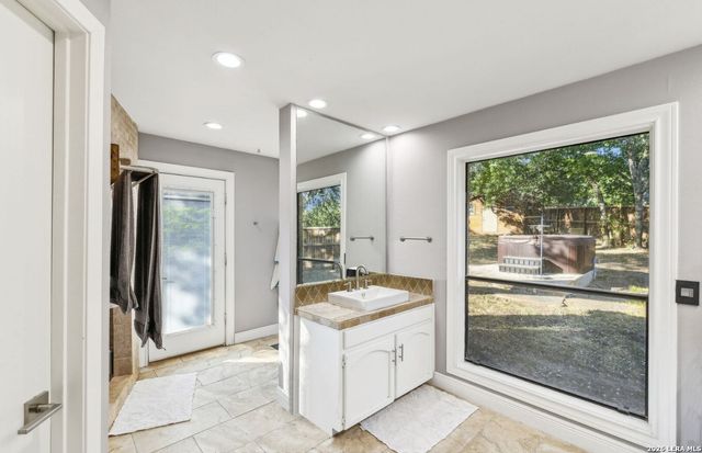 8267 PIMLICO LN, Boerne, TX 78015