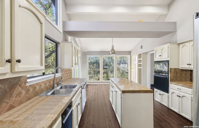 8267 PIMLICO LN, Boerne, TX 78015