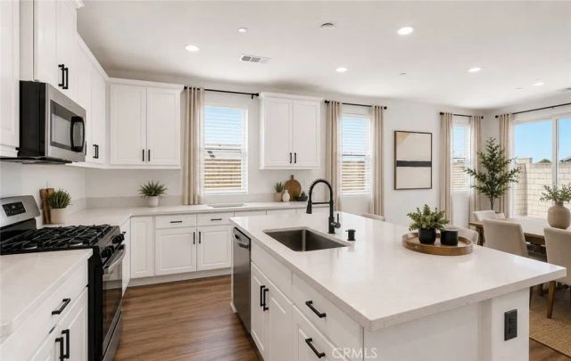 12438 Pinos Verde Ln, Victorville, CA 92392