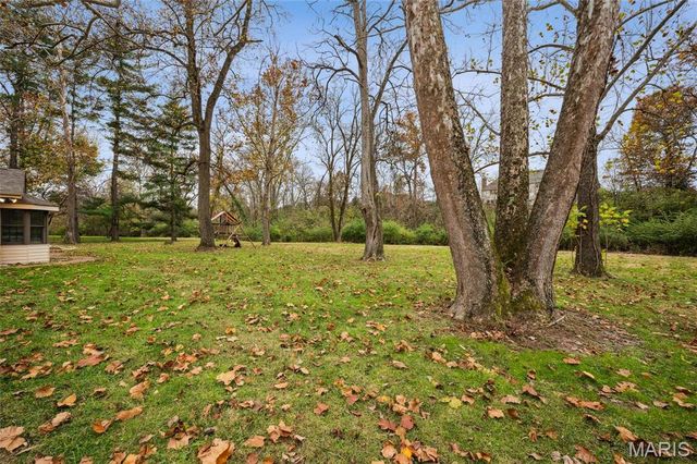 15 Chamblee Lane, St Louis, MO 63141