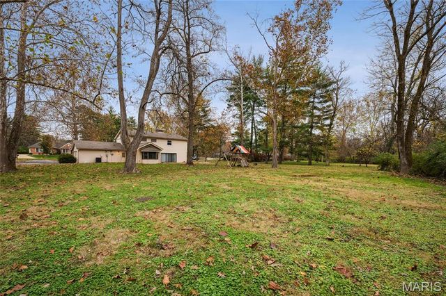 15 Chamblee Lane, St Louis, MO 63141