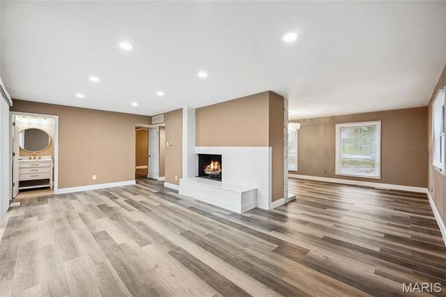 15 Chamblee Lane, St Louis, MO 63141