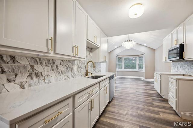 15 Chamblee Lane, St Louis, MO 63141