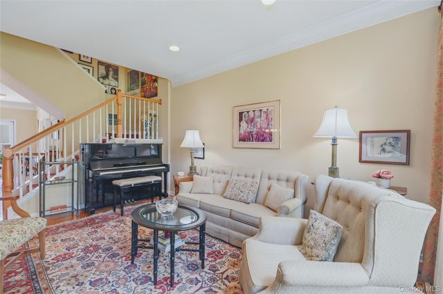 6 Bainbridge Place 902, Newburgh, NY 12550