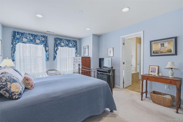 6 Bainbridge Place 902, Newburgh, NY 12550