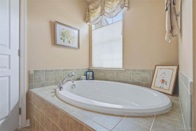 6 Bainbridge Place 902, Newburgh, NY 12550