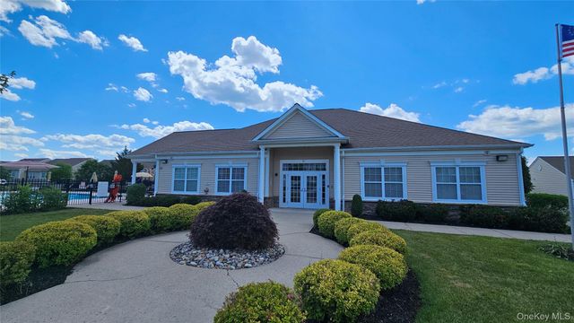 6 Bainbridge Place 902, Newburgh, NY 12550