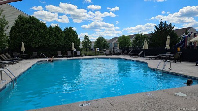 6 Bainbridge Place 902, Newburgh, NY 12550