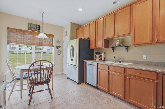 6 Bainbridge Place 902, Newburgh, NY 12550