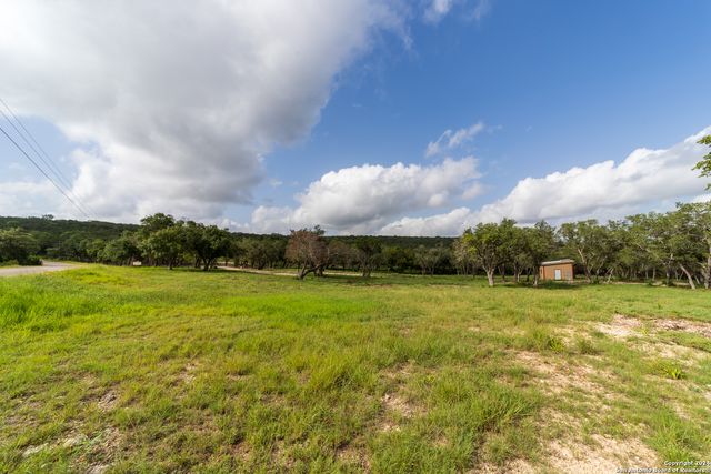 592 Mustang Pass, Bandera, TX 78003