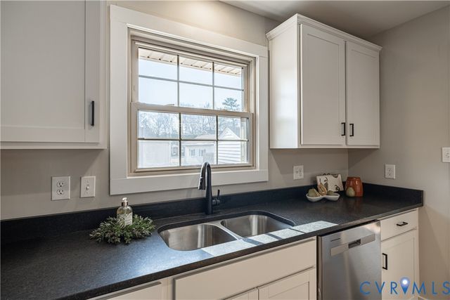 105 Verbov Ave, Colonial Heights, VA 23834