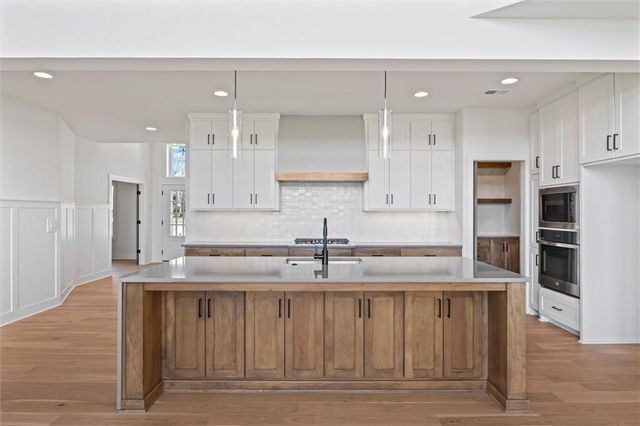 1913 Fern Circle, Lee's Summit, MO 64082