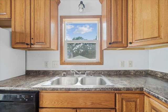2215 Falls Avenue, Waterloo, IA 50701