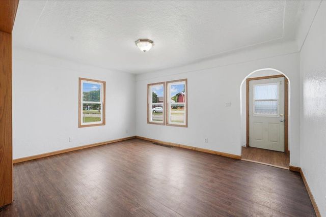 2215 Falls Avenue, Waterloo, IA 50701