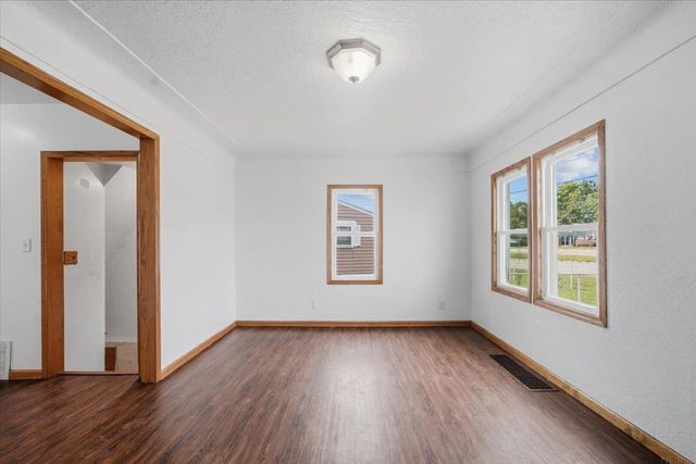 2215 Falls Avenue, Waterloo, IA 50701