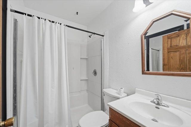 2215 Falls Avenue, Waterloo, IA 50701