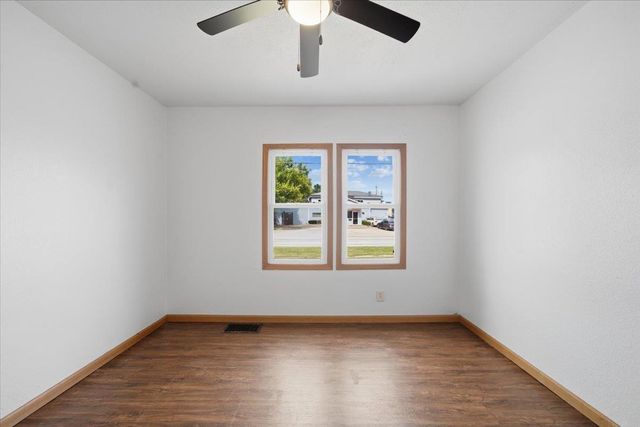 2215 Falls Avenue, Waterloo, IA 50701