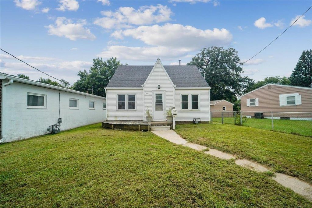 2215 Falls Avenue, Waterloo, IA 50701