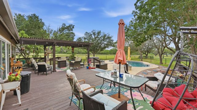 3833 County Road 2880, Bigfoot, TX 78005