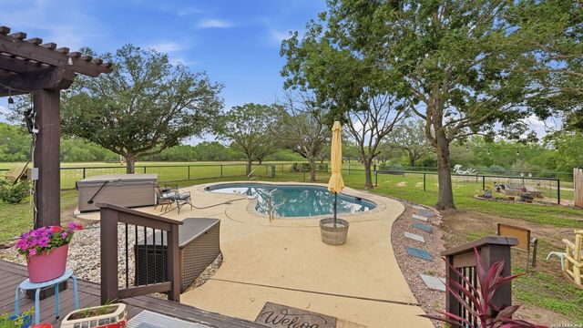 3833 County Road 2880, Bigfoot, TX 78005