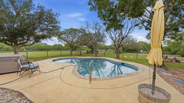 3833 County Road 2880, Bigfoot, TX 78005
