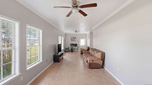 3833 County Road 2880, Bigfoot, TX 78005